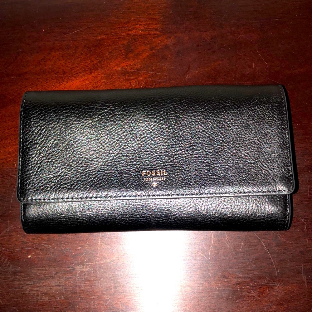 BRAND NEW FOSSIL FOLD-OVER CELL/WALLET